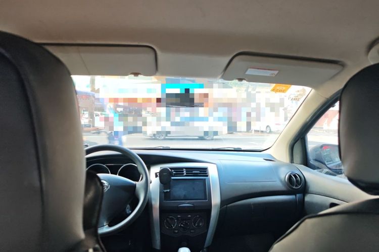 Used Nissan Livina 2013 1.6XE Manual Comfort Edition Headliner