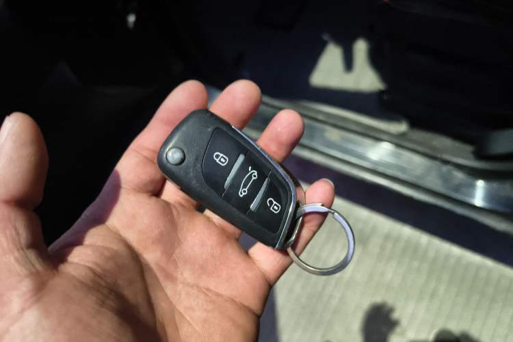 Used Nissan Livina 2013 1.6XE Manual Comfort Edition Interior 1