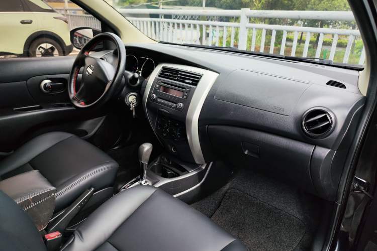 Used Nissan Livina 2013 1.6XE CVT Comfort Edition Interior 2