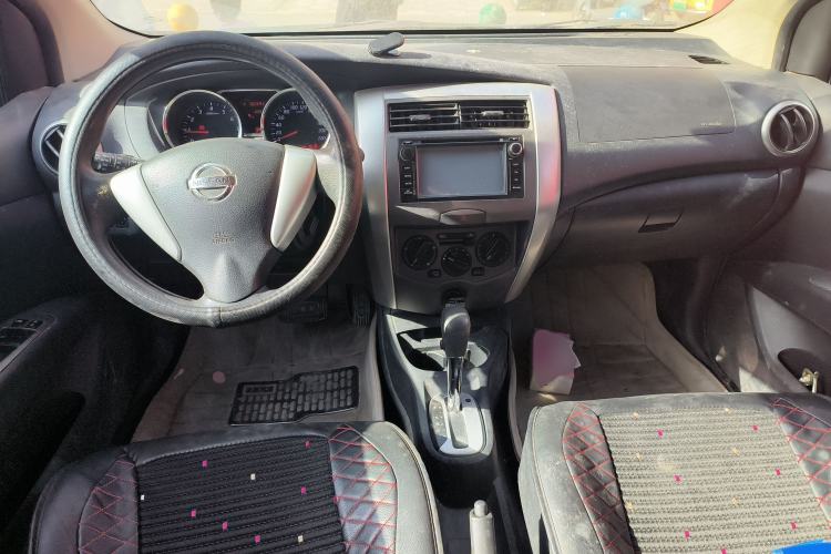 Used Nissan Livina 2013 JINRUI 1.6XV CVT Luxury Edition Interior 2