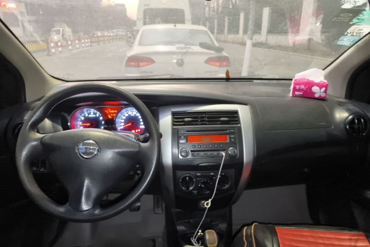 Used Nissan Livina 2013 1.6XE Manual Comfort Edition Interior 2