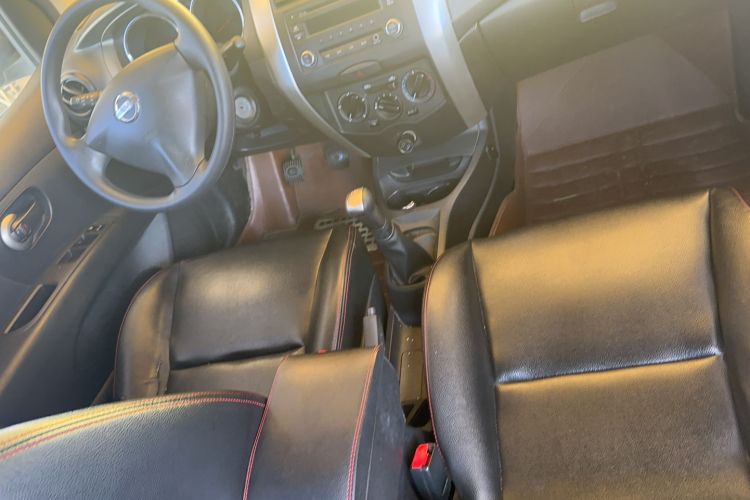 Used Nissan Livina 2013 1.6XE Manual Comfort Edition Interior 2