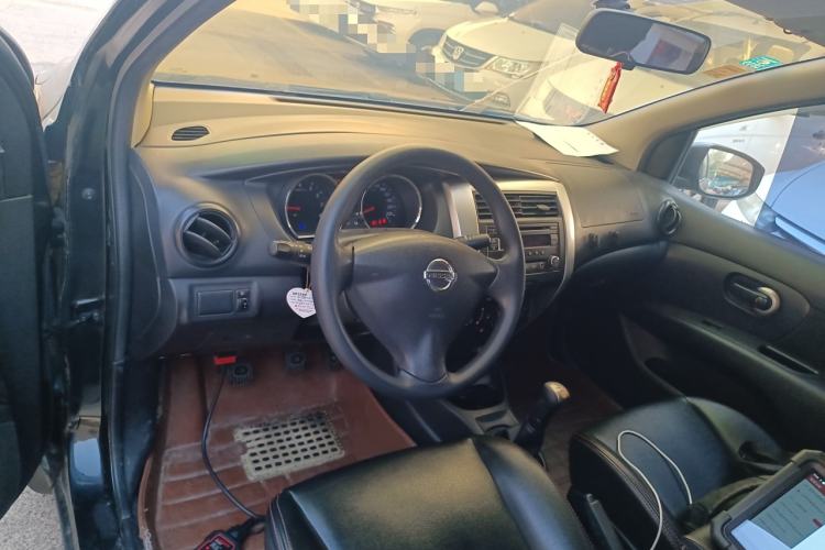 Used Nissan Livina 2013 1.6XE Manual Comfort Edition Interior 2