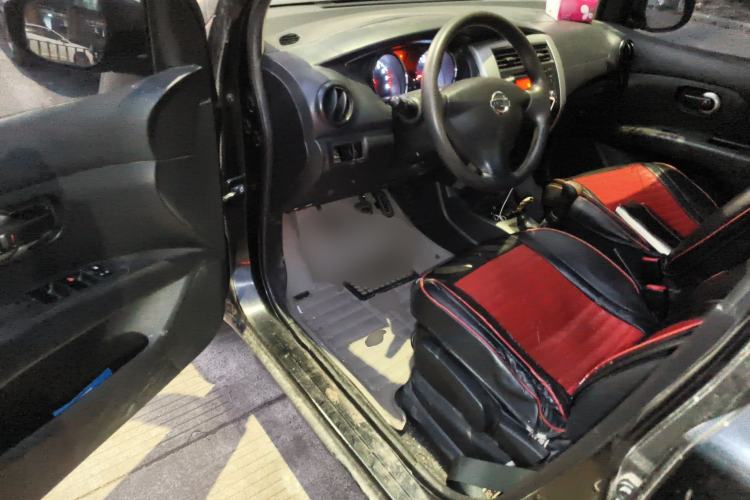 Used Nissan Livina 2013 1.6XE Manual Comfort Edition Interior 3
