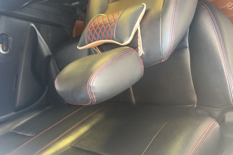 Used Nissan Livina 2013 1.6XE Manual Comfort Edition Interior 3