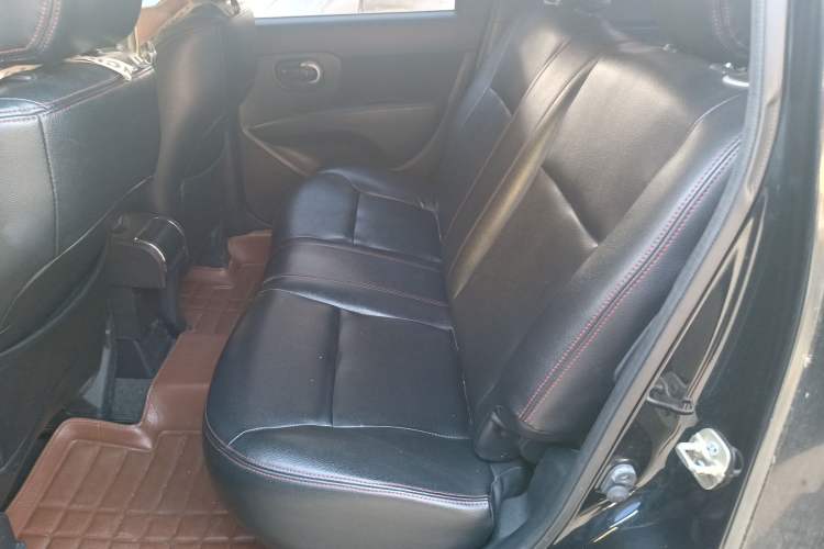 Used Nissan Livina 2013 1.6XE Manual Comfort Edition Interior 4