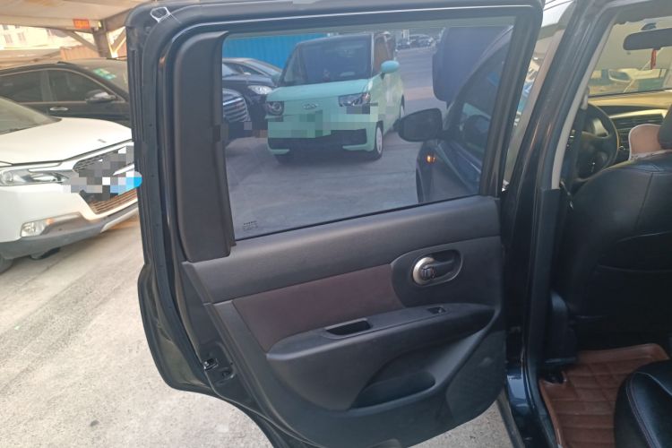 Used Nissan Livina 2013 1.6XE Manual Comfort Edition Interior 7