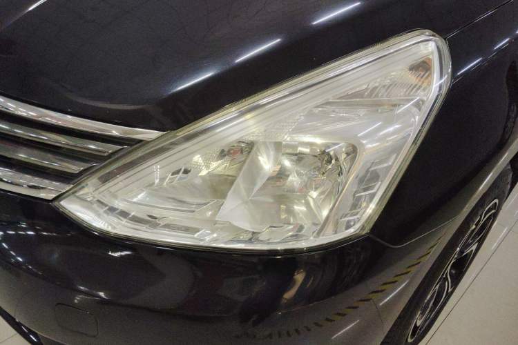 Used Nissan Livina 2013 1.6XE CVT Comfort Edition Left Front Headlight
