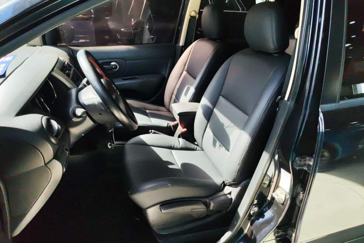 Used Nissan Livina 2013 1.6XE CVT Comfort Edition Left Front Seat