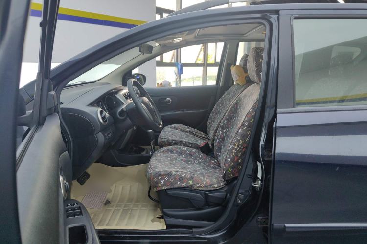 Used Nissan Livina 2013 1.6XL CVT Luxury Edition Left Front Seat