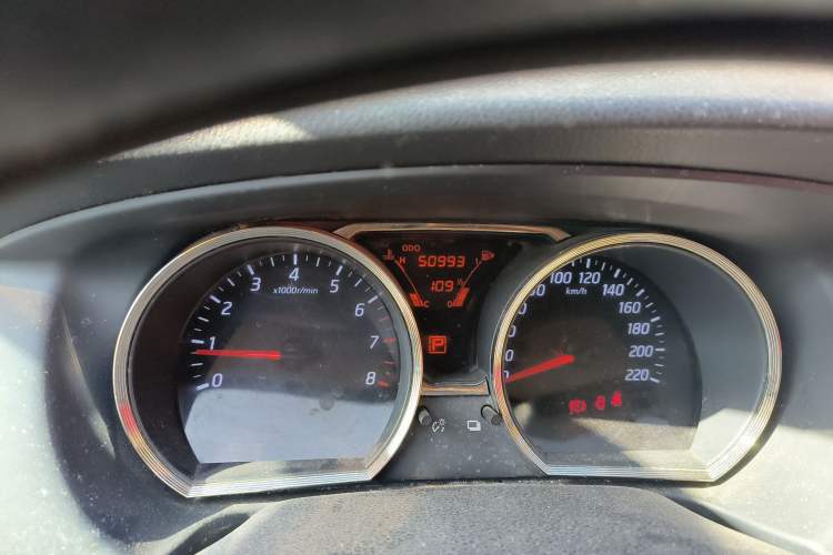 Used Nissan Livina 2013 JINRUI 1.6XV CVT Luxury Edition Odometer Close Up