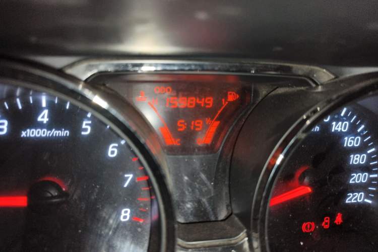 Used Nissan Livina 2013 1.6XE Manual Comfort Edition Odometer Close Up