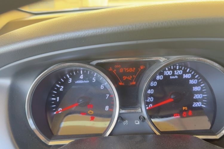 Used Nissan Livina 2013 1.6XE Manual Comfort Edition Odometer Close Up