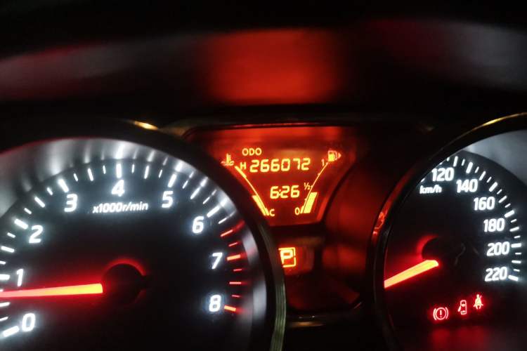 Used Nissan Livina 2013 1.6XE CVT Comfort Edition Odometer Close Up