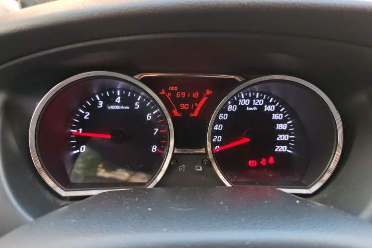 Used Nissan Livina 2013 1.6XE Manual Comfort Edition Odometer Close Up