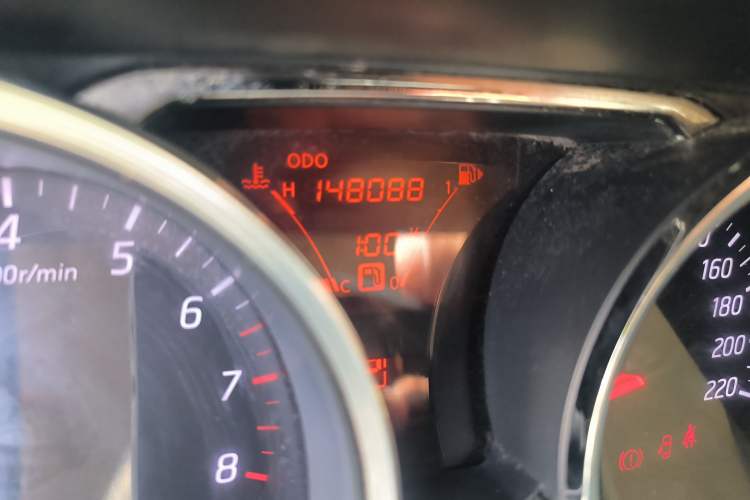 Used Nissan Livina 2013 1.6XL CVT Luxury Edition Odometer Close Up