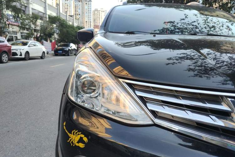 Used Nissan Livina 2013 Jingrui 1.6XL Manual Comfort Edition Right Front Headlight