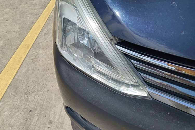 Used Nissan Livina 2013 1.6XE CVT Comfort Edition Right Front Headlight