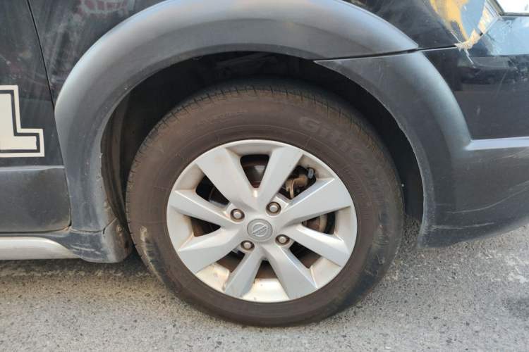 Used Nissan Livina 2013 Jingrui 1.6XL Manual Comfort Edition Right Front Wheel Hub