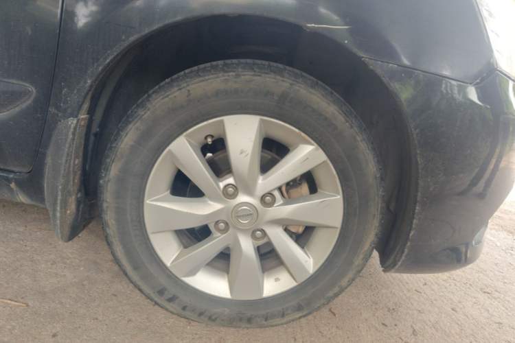 Used Nissan Livina 2013 1.6XL CVT Luxury Edition Right Front Wheel Hub
