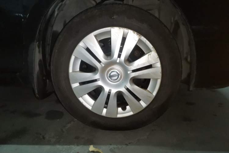 Used Nissan Livina 2013 1.6XE CVT Comfort Edition Right Front Wheel Hub