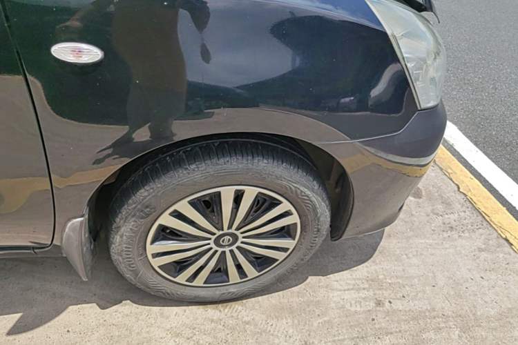 Used Nissan Livina 2013 1.6XE CVT Comfort Edition Right Front Wheel Hub