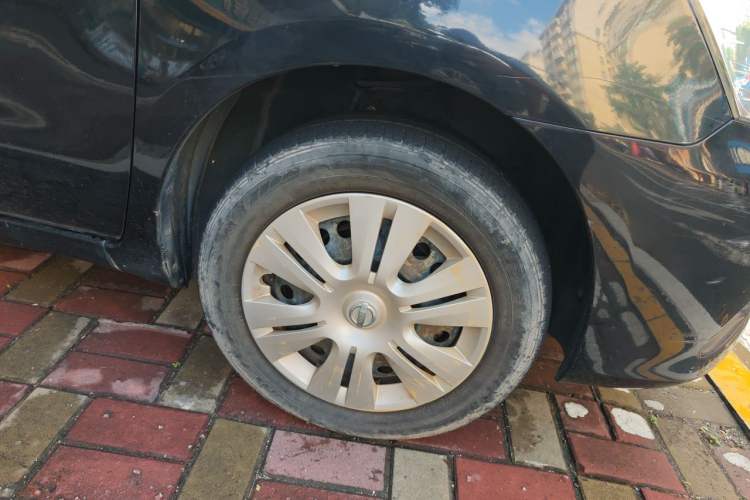 Used Nissan Livina 2013 1.6XE Manual Comfort Edition Right Front Wheel Hub