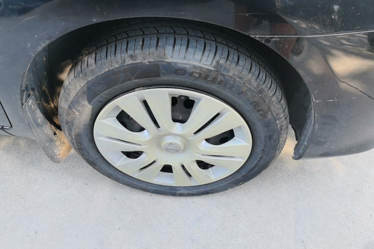 Used Nissan Livina 2013 1.6XE Manual Comfort Edition Right Front Wheel Hub