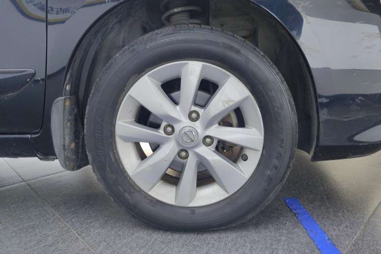 Used Nissan Livina 2013 1.6XL CVT Luxury Edition Right Front Wheel Hub