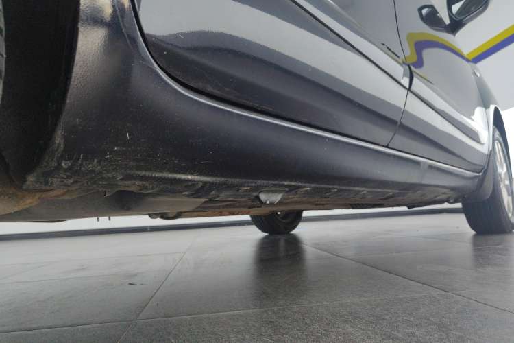 Used Nissan Livina 2013 1.6XL CVT Luxury Edition Right Side Sill