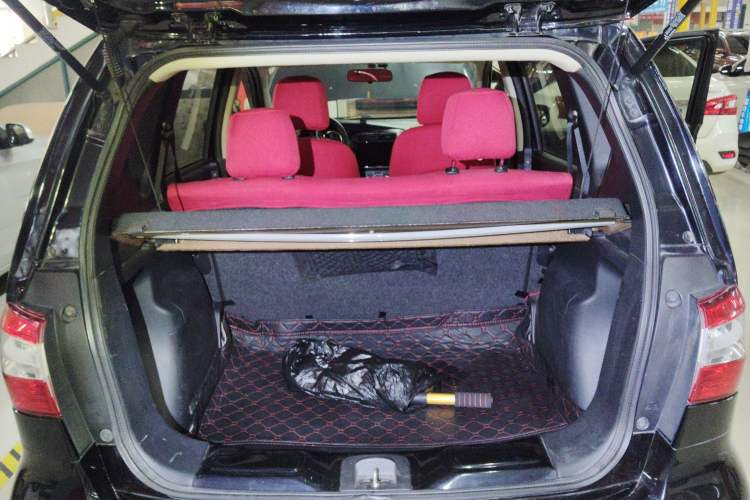 Used Nissan Livina 2013 1.6XE CVT Comfort Edition Trunk