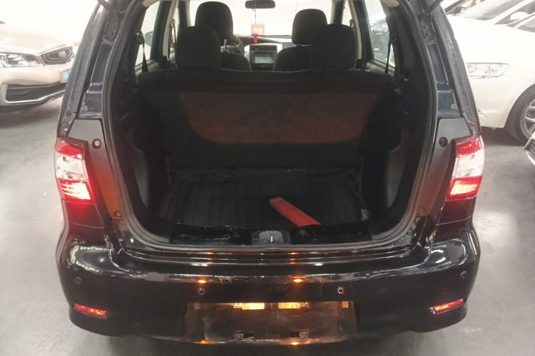 Used Nissan Livina 2013 1.6XE CVT Comfort Edition Trunk