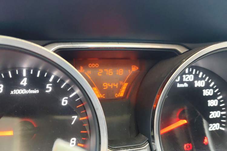 Used Nissan Livina 2013 1.6XE Manual Comfort Edition Odometer Close Up