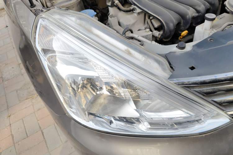 Used Nissan Livina 2013 1.6XE Manual Comfort Edition Right Front Headlight