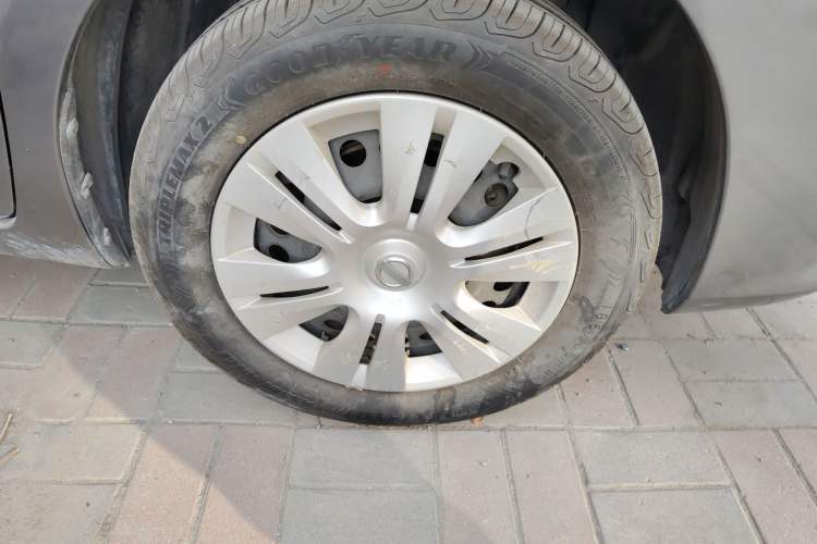 Used Nissan Livina 2013 1.6XE Manual Comfort Edition Right Front Wheel Hub