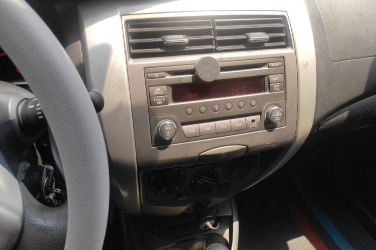 Used Nissan Livina 2013 Jinrui 1.6XL CVT Comfort Edition Audio And AC Panel