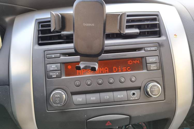 Used Nissan Livina 2013 1.6XL CVT Luxury Edition Audio And AC Panel