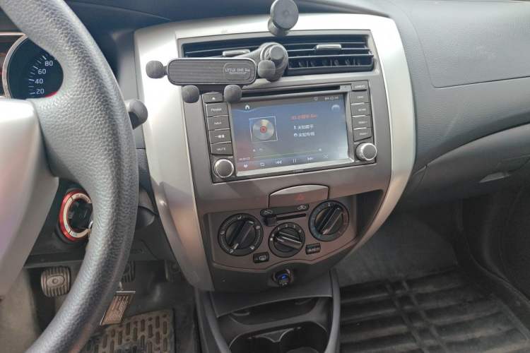 Used Nissan Livina 2013 Jingrui 1.6XL Manual Comfort Edition Audio And AC Panel
