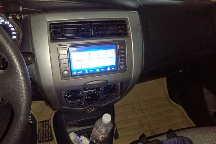 Used Nissan Livina 2013 Jingrui 1.6XL Manual Comfort Edition Audio And AC Panel