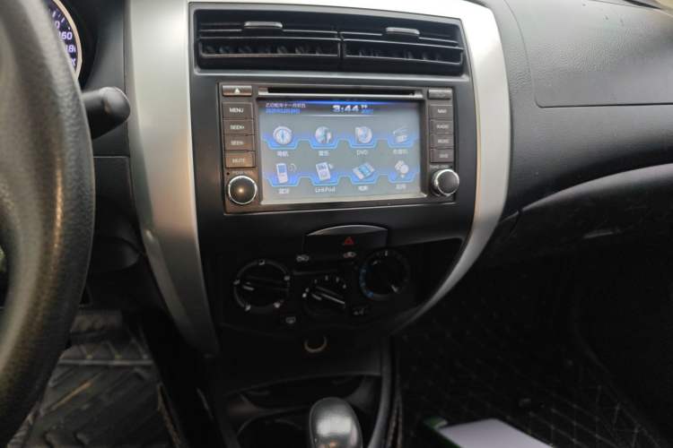 Used Nissan Livina 2013 1.6XE CVT Comfort Edition Audio And AC Panel