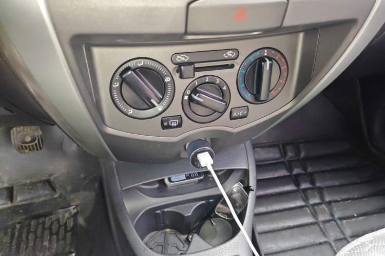 Used Nissan Livina 2013 Jingrui 1.6XL Manual Comfort Edition Audio And AC Panel