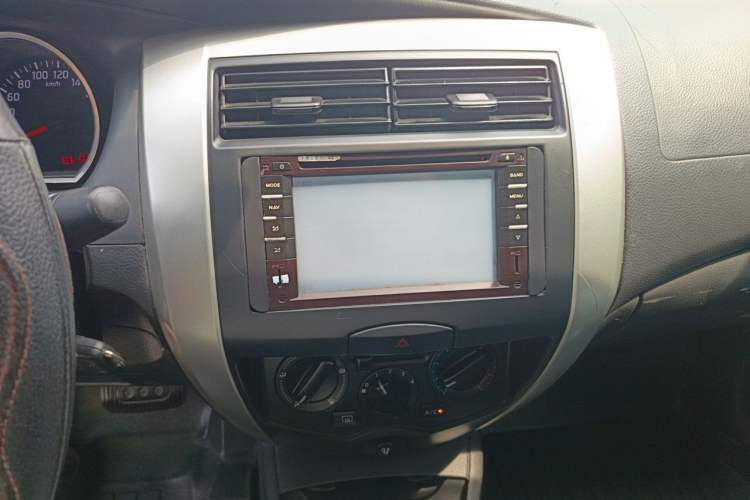 Used Nissan Livina 2013 1.6XE CVT Comfort Edition Audio And AC Panel