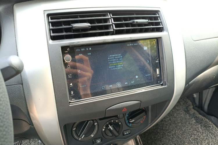 Used Nissan Livina 2013 1.6XL Manual Luxury Edition Audio And AC Panel