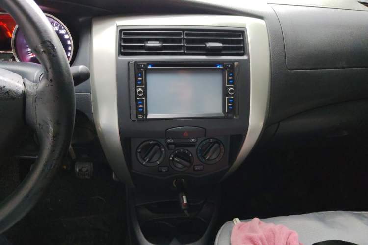 Used Nissan Livina 2013 1.6XE Manual Comfort Edition Audio And AC Panel