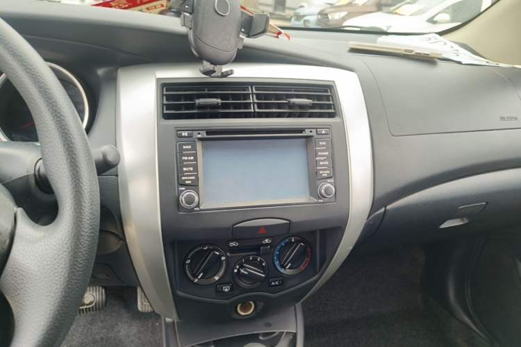 Used Nissan Livina 2013 1.6XE CVT Comfort Edition Audio And AC Panel