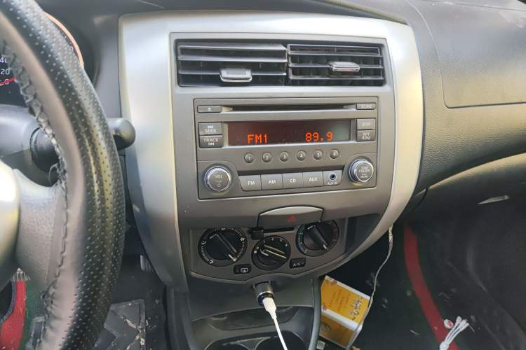 Used Nissan Livina 2013 Jingrui 1.6XL Manual Comfort Edition Audio And AC Panel