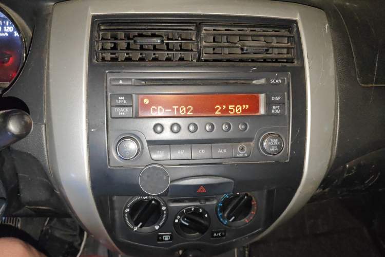 Used Nissan Livina 2013 1.6XE Manual Comfort Edition Audio And AC Panel