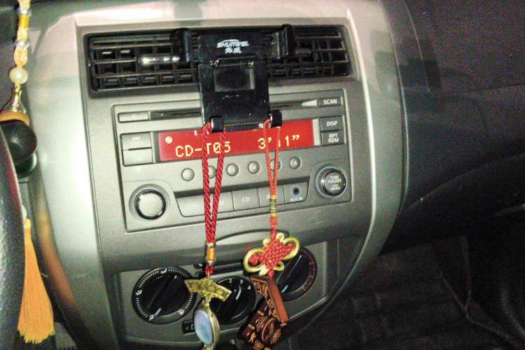 Used Nissan Livina 2013 JINRUI 1.6XV CVT Luxury Edition Audio And AC Panel