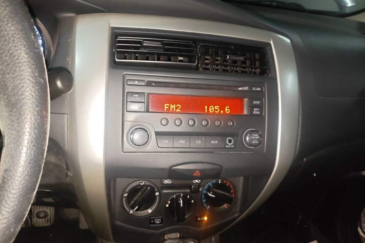 Used Nissan Livina 2013 1.6XE Manual Comfort Edition Audio And AC Panel