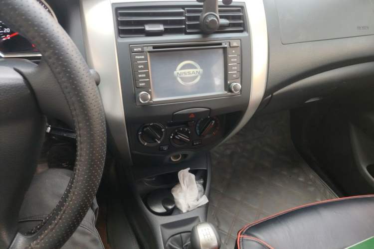 Used Nissan Livina 2013 1.6XE Manual Comfort Edition Audio And AC Panel